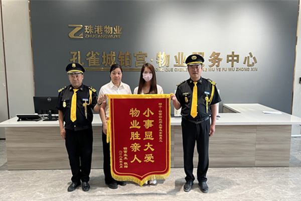 Vehicle traveling data recorder